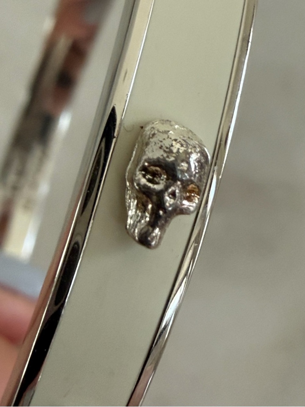 Alexander McQueen Silver-Tone Skull Bangle Bracelet - Picture 2 of 9